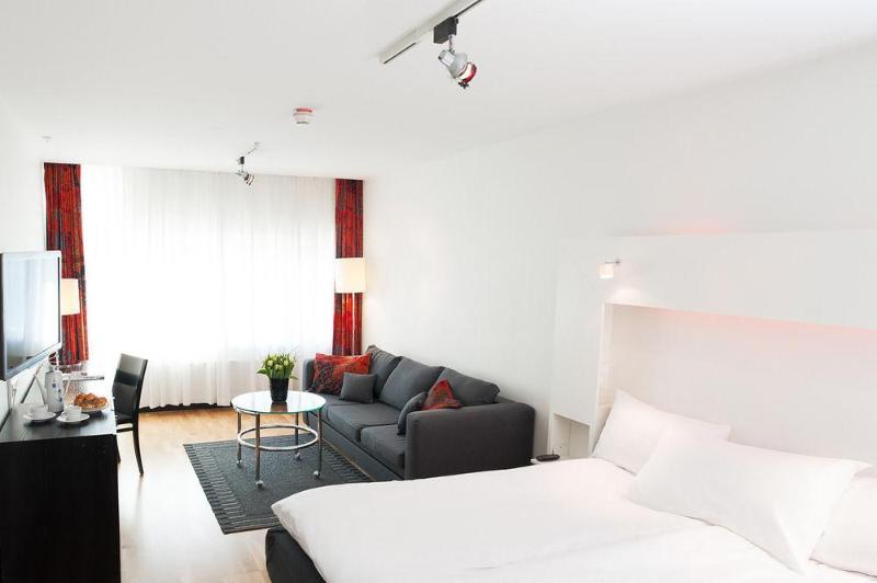 Nordic Light Hotel 4*